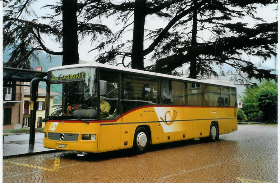 (088'732) - AutoPostale Ticino - TI 215'029 - Mercedes (ex P 25'524) am 3. August 2006 beim Bahnhof Bellinzona