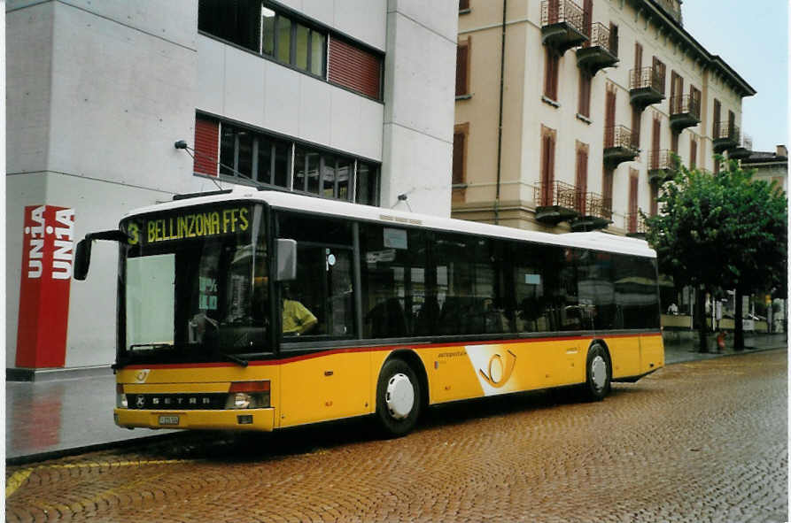 (088'735) - AutoPostale Ticino - TI 215'324 - Setra (ex P 25'613) am 3. August 2006 beim Bahnhof Bellinzona