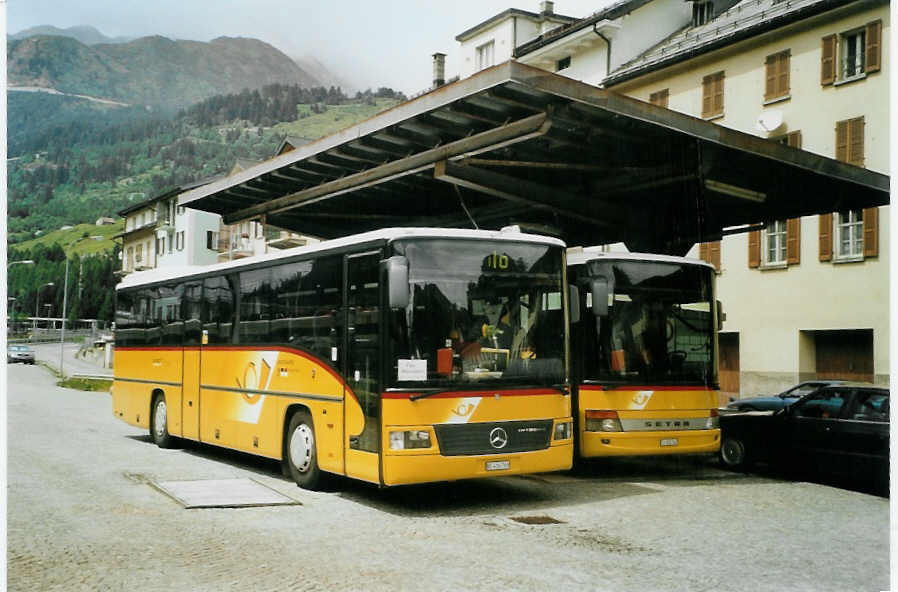 (088'807) - AVG Meiringen - Nr. 69/BE 416'769 - Mercedes am 3. August 2006 beim Bahnhof Airolo