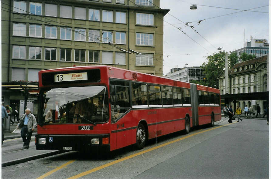 (088'927) - Bernmobil, Bern - Nr. 202/BE 500'202 - MAN am 14. August 2006 beim Bahnhof Bern