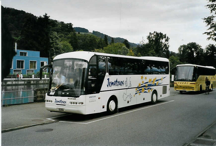 (089'326) - Jematours, La Cte-aus-Fes - NE 89'087 - Neoplan am 26. August 2006 bei der Schifflndte Thun