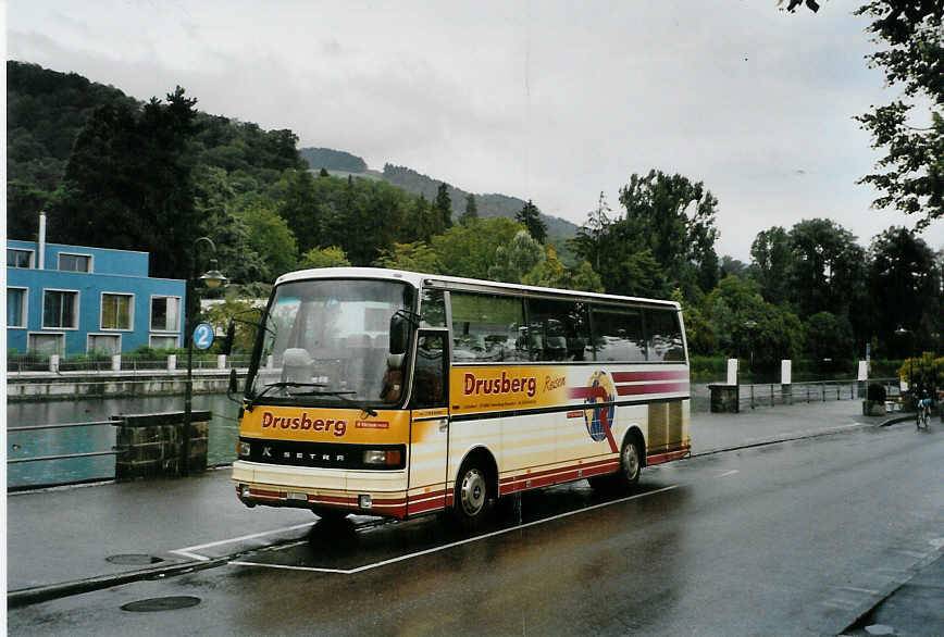 (089'329) - Schelbert, Unteriberg - SZ 25'900 - Setra am 26. August 2006 bei der Schifflndte Thun