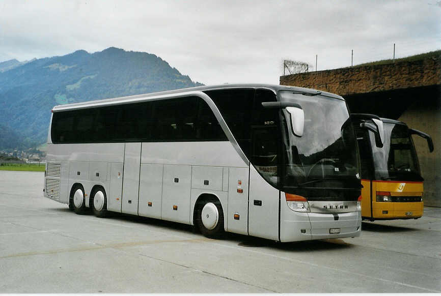 (089'535) - EvoBus, Kloten - ZH 482'618 - Setra am 3. September 2006 in Interlaken, Flugplatz