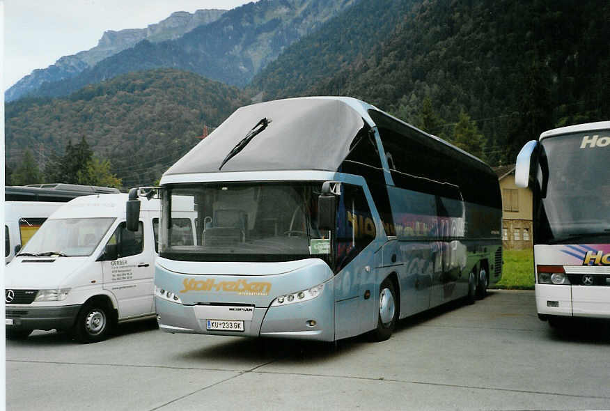 (089'606) - Aus Oesterreich: Stoll, Kufstein - KU 233 GK - Neoplan am 3. September 2006 in Interlaken, Flugplatz