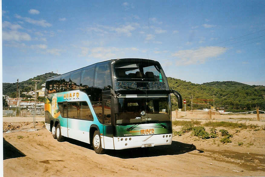 (089'933) - Aus der Schweiz: Huber, Entlebuch - LU 15'663 - Volvo am 7. Oktober 2006 in St. Susanna, Parkplatz