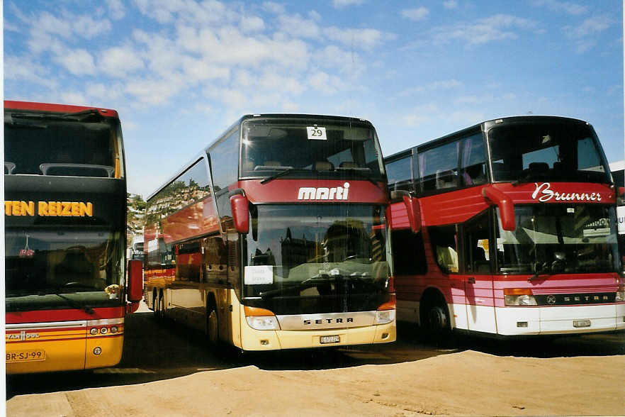 (090'002) - Aus der Schweiz: Marti, Kallnach - Nr. 29/BE 572'229 - Setra am 7. Oktober 2006 in St. Susanna, Parkplatz