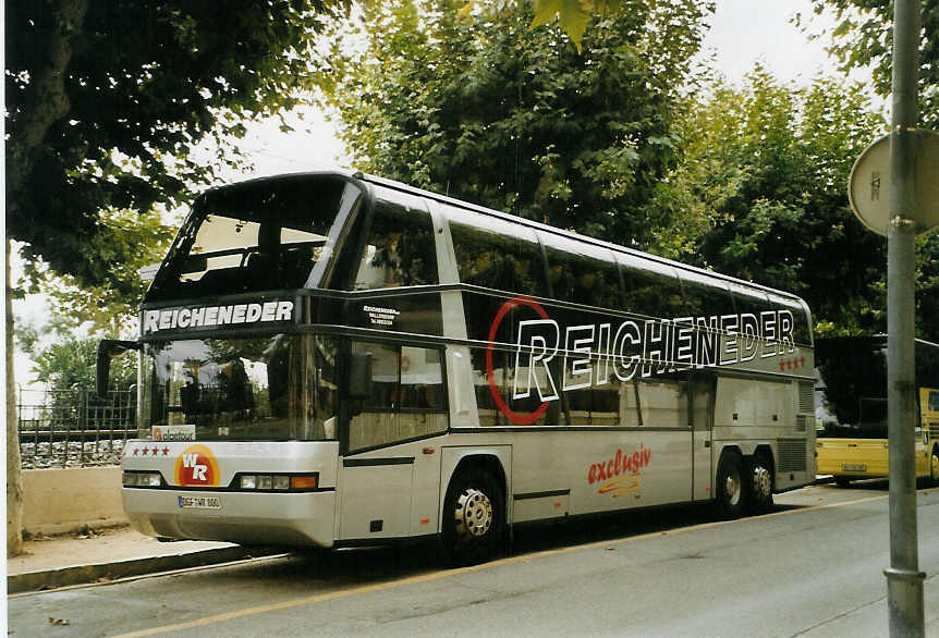 (090'036) - Aus Deutschland: Reicheneder, Wallersdorf - DGF-WR 800 - Neoplan am 8. Oktober 2006 in Calella, Strand