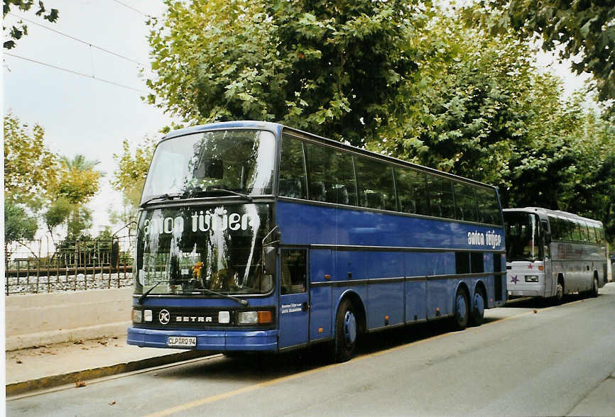 (090'101) - Aus Deutschland: Ttjer, Elisabethfehn - CLP-RQ 94 - Setra am 8. Oktober 2006 in Calella, Strand