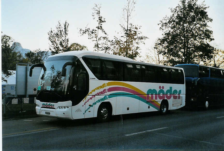 (090'416) - Mder, Meiringen - BE 240'072 - Neoplan am 30. Oktober 2006 in Thun, Allmendstrasse