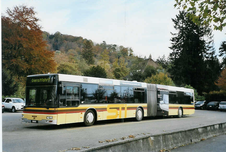 (090'424) - STI Thun - Nr. 87/BE 572'087 - MAN am 8. November 2006 bei der Schifflndte Thun