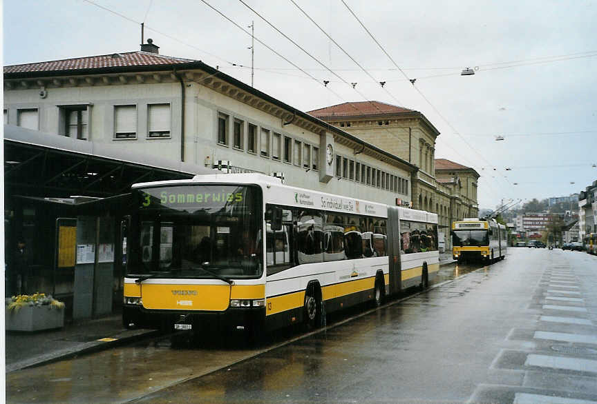 (090'528) - VBSH Schaffhausen - Nr. 13/SH 38'013 - Volvo/Hess am 11. November 2006 beim Bahnhof Schaffhausen