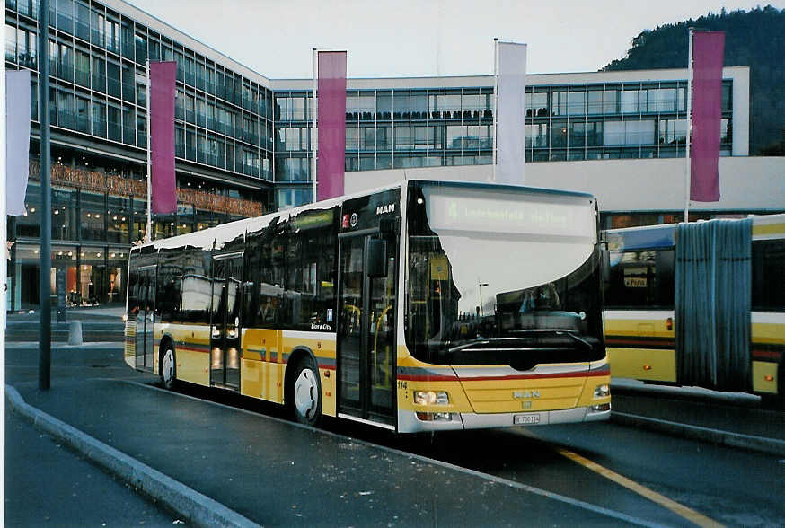 (090'914) - STI Thun - Nr. 114/BE 700'114 - MAN am 7. Dezember 2006 beim Bahnhof Thun