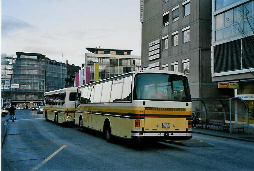 (090'918) - STI Thun - Nr. 17/BE 363'613 - Setra (ex AvH Heimenschwand Nr. 7) am 8. Dezember 2006 beim Bahnhof Thun