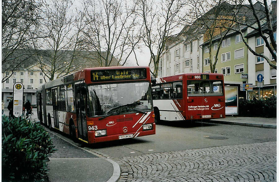 (091'105) - VAG Freiburg - Nr. 943/FR-SW 943 - Mercedes am 23. Dezember 2006 in Freiburg, Siegesdenkmal