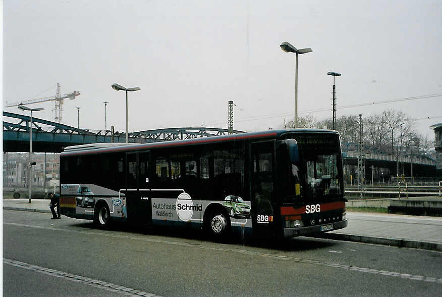 (091'107) - SBG Freiburg - FR-JS 375 - Setra am 23. Dezember 2006 beim Bahnhof Freiburg