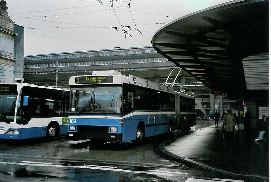 (091'228) - VBL Luzern - Nr. 189 - NAW/Hess Gelenktrolleybus am 1. Januar 2007 beim Bahnhof Luzern