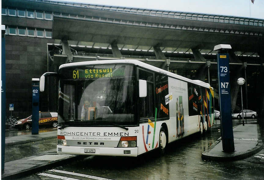 (091'313) - ARAG Ruswil - Nr. 20/LU 4256 - Setra am 1. Januar 2007 beim Bahnhof Luzern