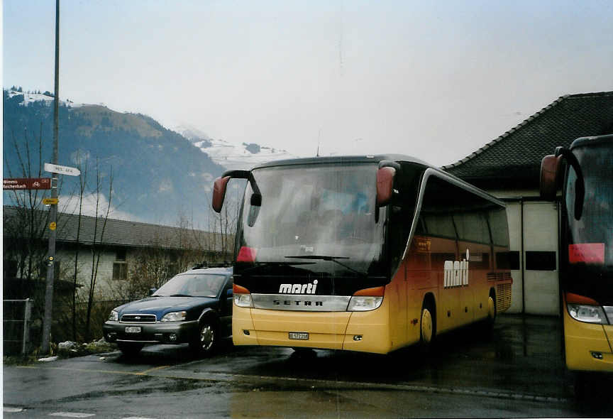 (091'427) - Marti, Kallnach - Nr. 8/BE 572'208 - Setra am 7. Januar 2007 beim Bahnhof Frutigen