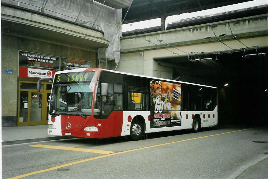 (092'116) - TPF Fribourg - Nr. 388/FR 300'393 - Mercedes am 17. Februar 2007 beim Bahnhof Fribourg