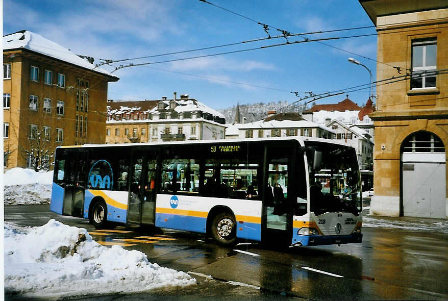 (093'402) - TC La Chaux-de-Fonds - Nr. 218/NE 27'218 - Mercedes am 25. Mrz 2007 beim Bahnhof La Chaux-de-Fonds