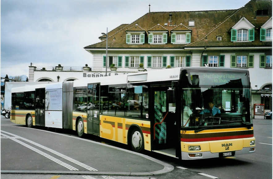 (093'527) - STI Thun - Nr. 87/BE 572'087 - MAN am 4. April 2007 beim Bahnhof Thun