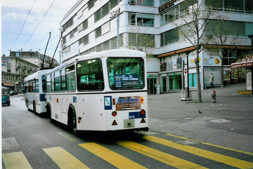 (093'722) - TL Lausanne - Nr. 972 - Rochat/Lauber Personenanhnger am 7. April 2007 beim Bahnhof Lausanne