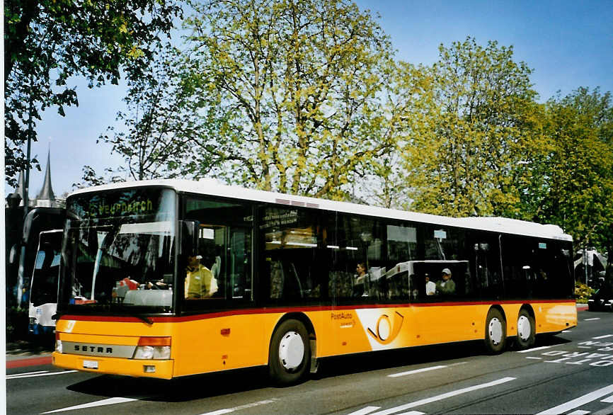 (093'923) - Stirnimann, Neuenkirch - Nr. 46/LU 15'068 - Setra am 13. April 2007 beim Bahnhof Luzern