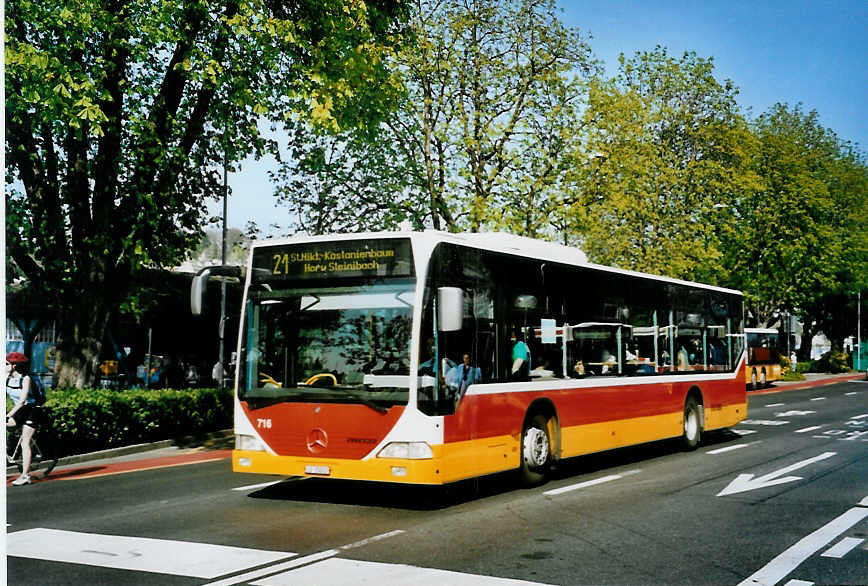 (093'934) - VBL Luzern - Nr. 716/LU 15'012 - Mercedes (ex Nr. 568) am 13. April 2007 beim Bahnhof Luzern