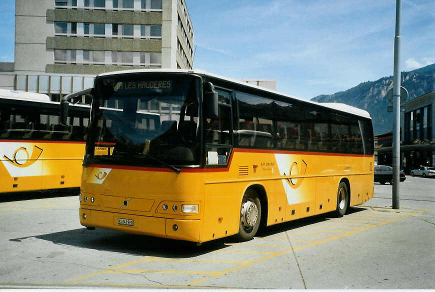 (095'625) - PostAuto Wallis - Nr. 16/VS 243'993 - Volvo (ex P 25'624) am 23. Juni 2007 beim Bahnhof Sion