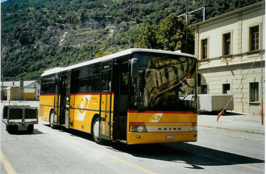 (095'718) - PostAuto Wallis - VS 245'887 - Setra am 23. Juni 2007 beim Bahnhof Brig