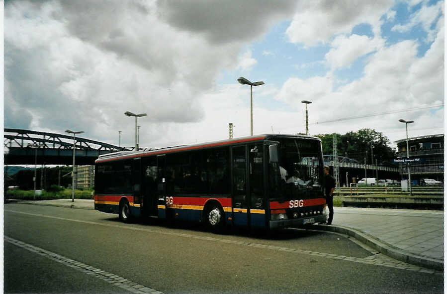 (096'034) - SBG Freiburg - FR-JS 603 - Setra am 9. Juli 2007 beim Bahnhof Freiburg