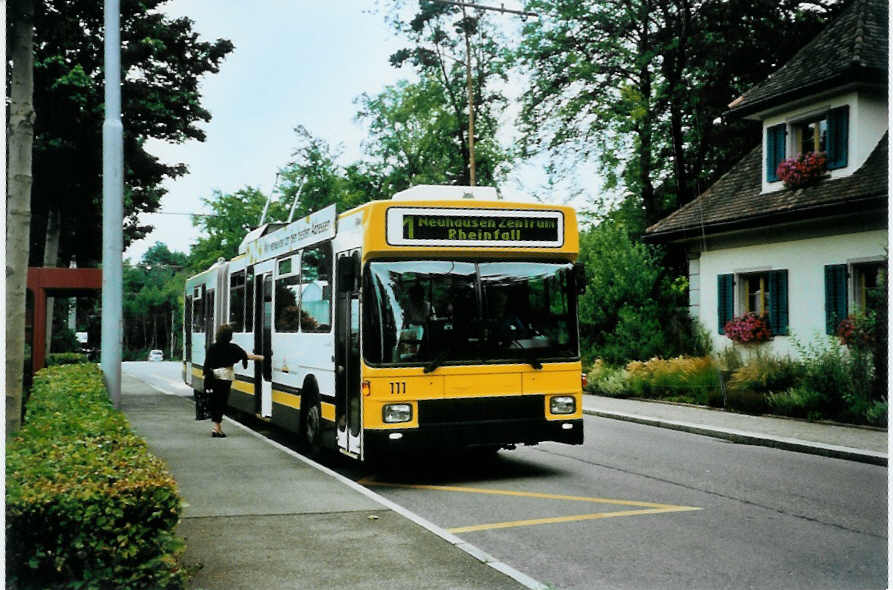 (096'520) - VBSH Schaffhausen - Nr. 111 - NAW/Hess Gelenktrolleybus am 21. Juli 2007 in Schaffhausen, Waldfriedhof