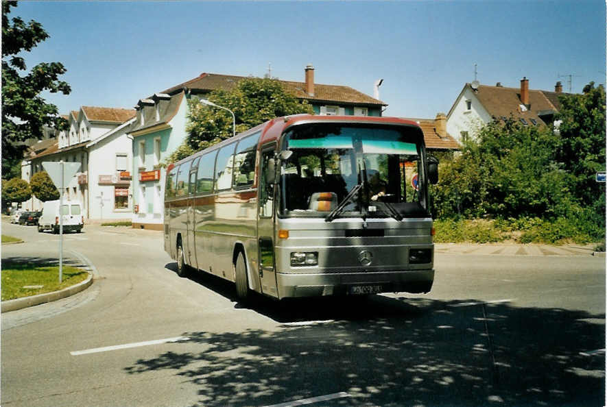 (097'103) - ??? - L-QQ 303 - Mercedes am 6. August 2007 beim Bahnhof Lrrach