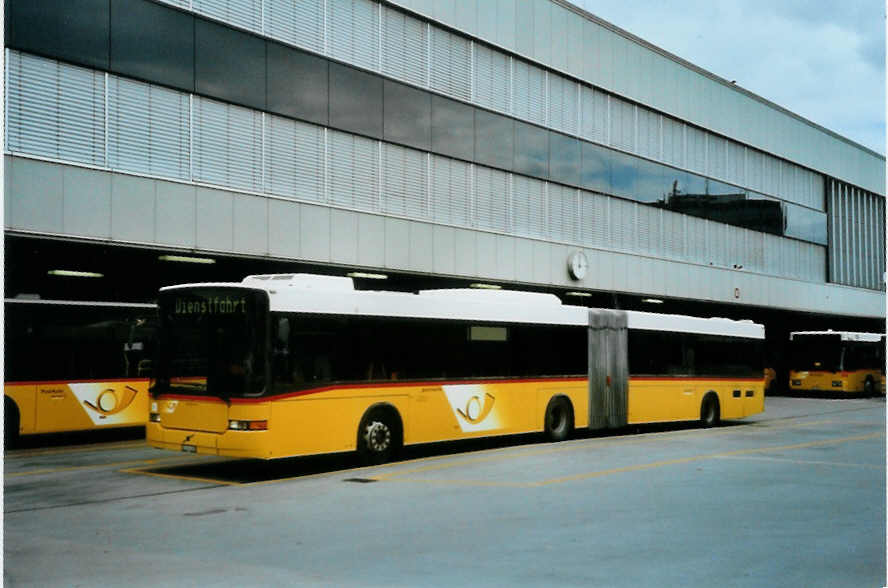 (098'414) - PostAuto Bern-Freiburg-Solothurn - Nr. 632/BE 614'090 - Volvo/Hess (ex P 27'732) am 9. September 2007 in Bern, Postautostation