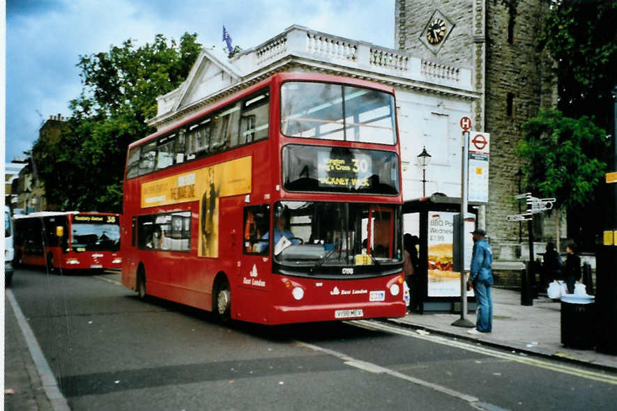 (099'212) - East London, London - Nr. 17'198/V 198 MEV - DAF am 25. September 2007 in London, Hackney