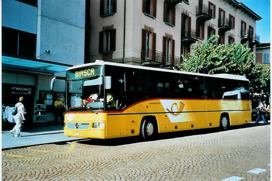 (099'714) - AutoPostale Ticino - TI 215'027 - Mercedes (ex P 25'522) am 3. Oktober 2007 beim Bahnhof Bellinzona