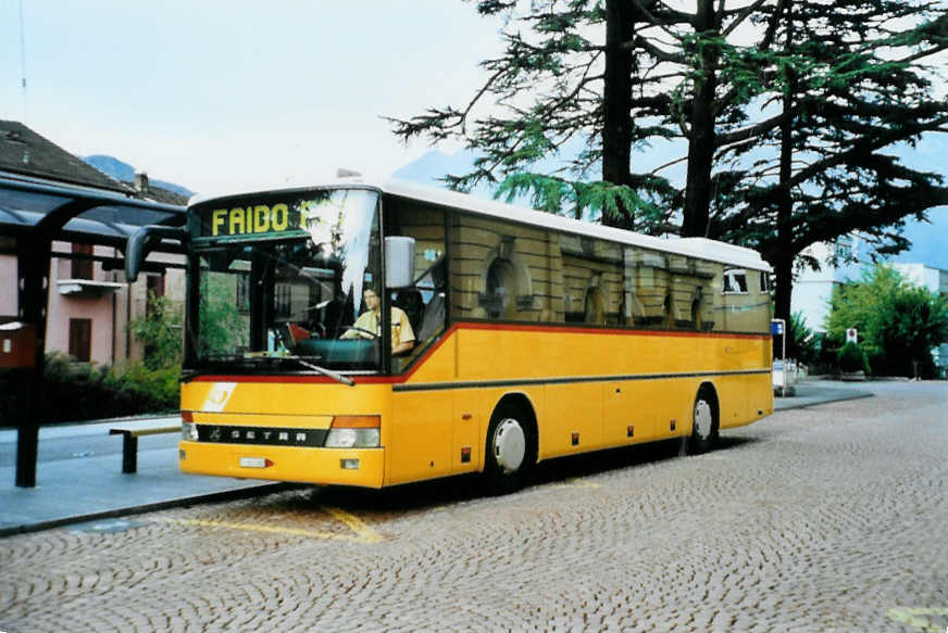 (099'806) - Barenco, Faido - TI 161'282 - Setra am 3. Oktober 2007 beim Bahnhof Bellinzona