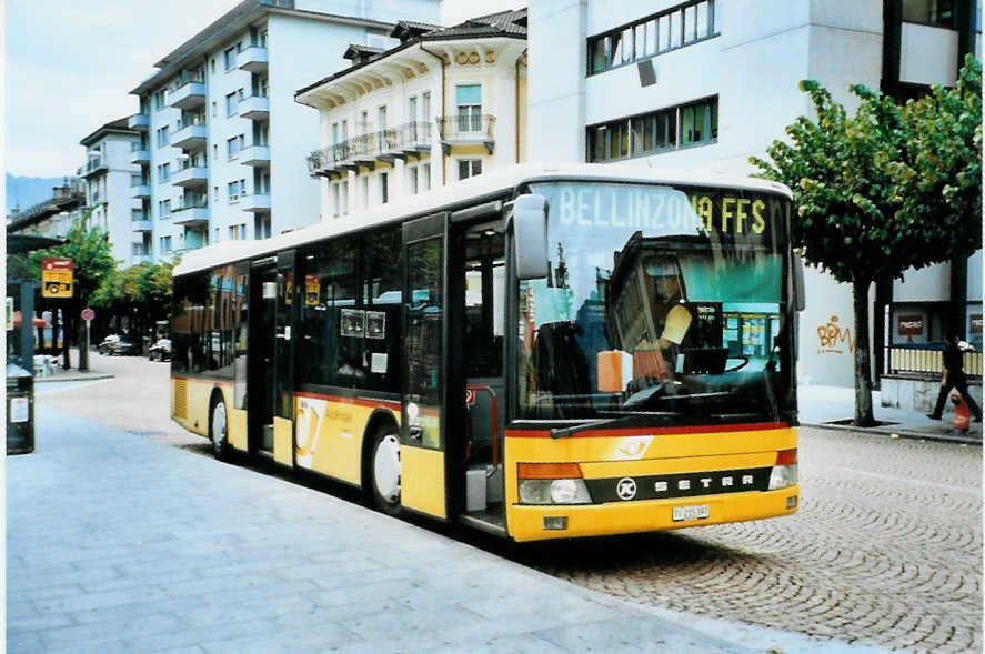 (099'833) - AutoPostale Ticino - TI 215'397 - Setra (ex P 25'852) am 4. Oktober 2007 beim Bahnhof Bellinzona