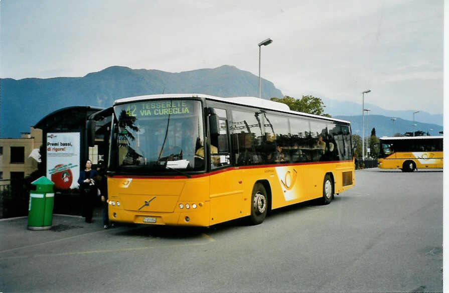 (100'036) - Autopostale, Taverne - TI 211'054 - Volvo am 4. Oktober 2007 beim Bahnhof Lugano