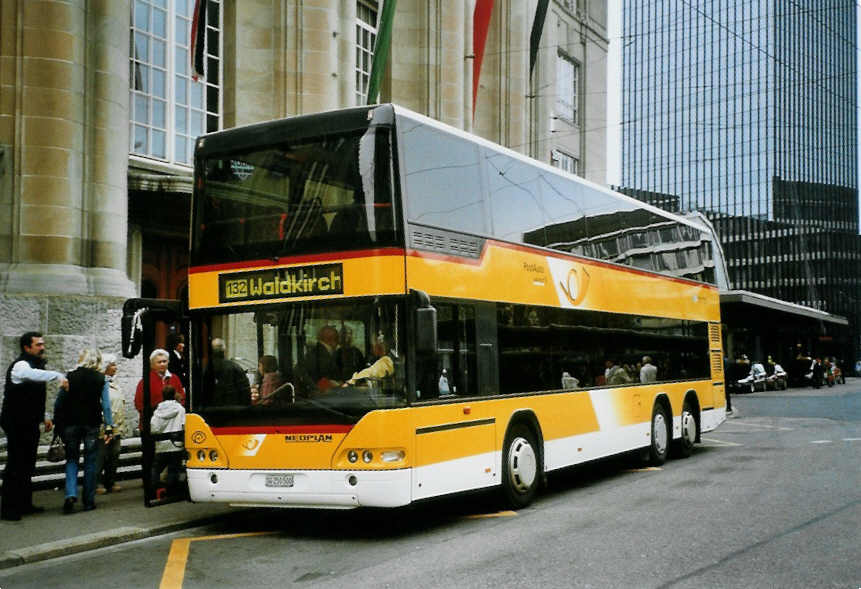 (100'330) - Casutt, Gossau - SG 250'500 - Neoplan am 14. Oktober 2007 beim Bahnhof St. Gallen