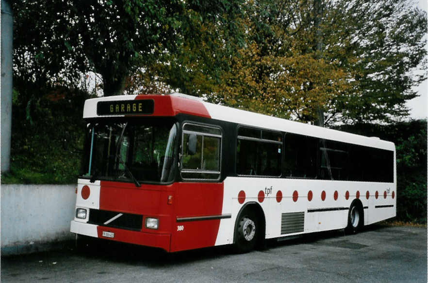 (100'614) - TPF Fribourg - Nr. 380/FR 300'422 - Volvo/Hess (ex TF Fribourg Nr. 80) am 27. Oktober 2007 in Fribourg, Garage