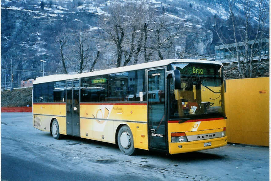 (101'936) - PostAuto Wallis - VS 241'979 - Setra am 16. Dezember 2007 beim Bahnhof Brig