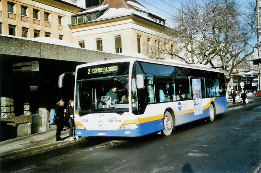 (102'205) - TC La Chaux-de-Fonds - Nr.218/NE 27'218 - Mercedes am 22. Dezember 2007 beim Bahnhof La Chaux-de-Fonds