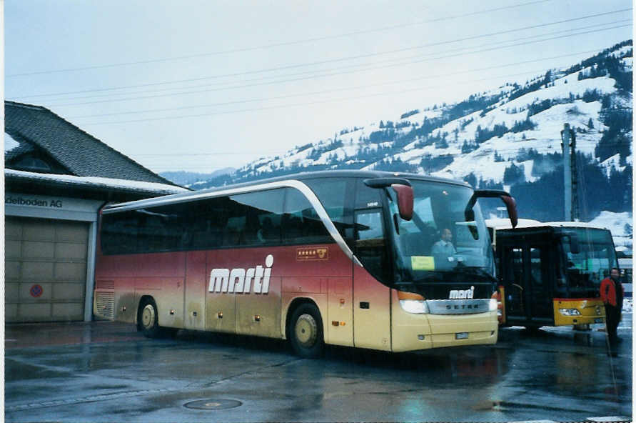 (102'931) - Marti, Kallnach - Nr. 7/BE 572'207 - Setra am 6. Januar 2008 beim Bahnhof Frutigen