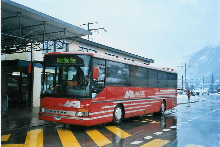 (103'008) - AFA Adelboden - Nr. 25/BE 26'702 - Setra (ex Nr. 12) am 6. Januar 2008 beim Bahnhof Frutigen