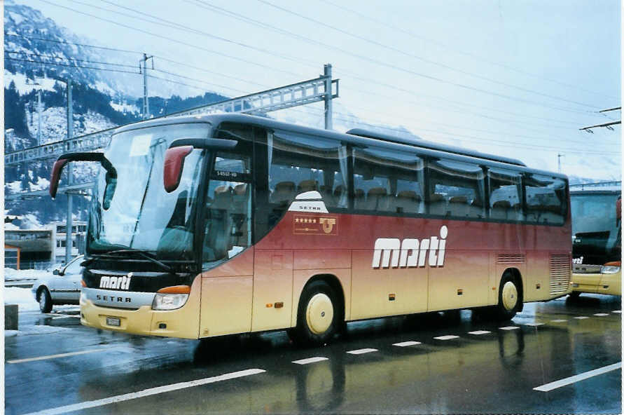 (103'014) - Marti, Kallnach - Nr. 20/BE 572'220 - Setra am 6. Januar 2008 beim Bahnhof Frutigen