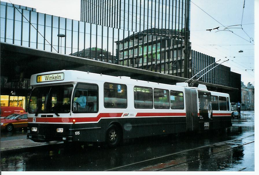 (103'335) - VBSG St. Gallen - Nr. 105 - Saurer/Hess Gelenktrolleybus am 7. Januar 2008 beim Bahnhof St. Gallen