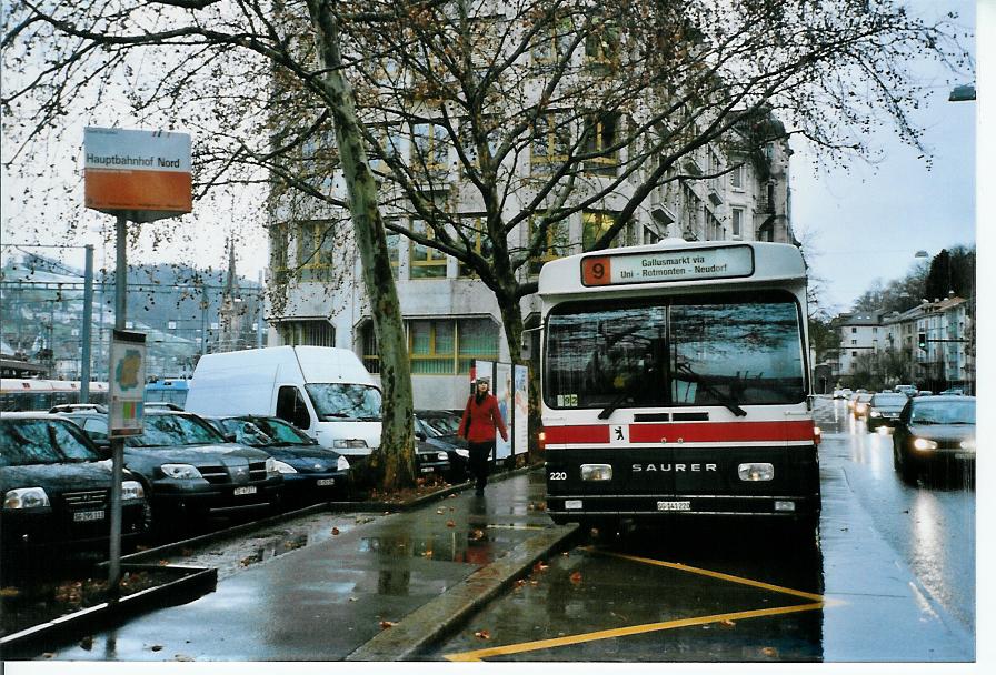 (103'408) - VBSG St. Gallen - Nr. 220/SG 141'220 - Saurer/Hess am 7. Januar 2008 beim Bahnhof St. Gallen