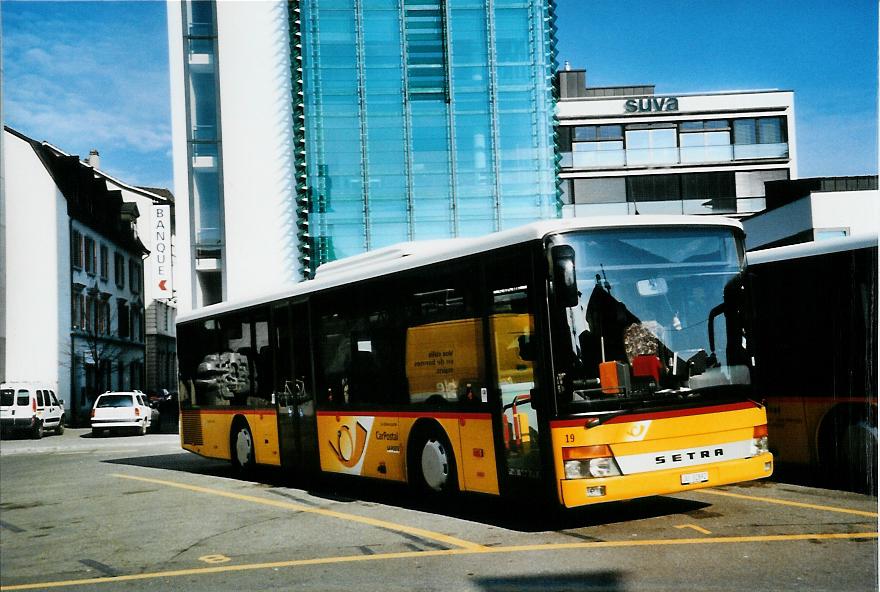 (104'502) - CarPostal Ouest - Nr. 19/JU 32'892 - Setra am 20. Februar 2008 beim Bahnhof Delmont