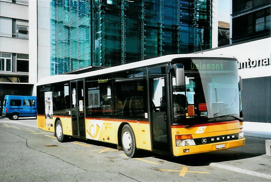 (104'514) - CarPostal Ouest - Nr. 20/JU 31'024 - Setra (ex P 25'648) am 20. Februar 2008 beim Bahnhof Delmont